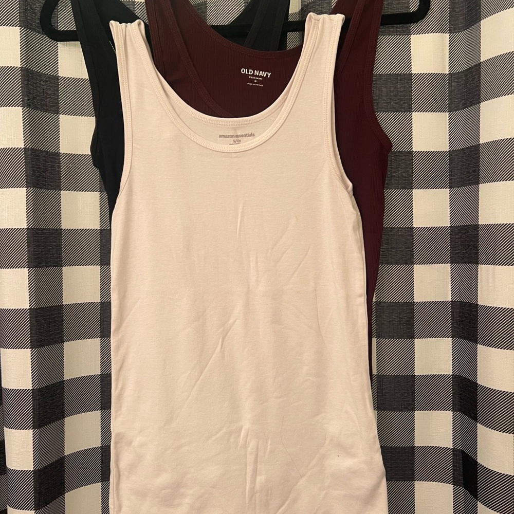 Bundle of 5 Tank Tops in the Small-Medium Range